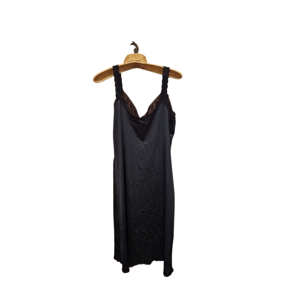 Vintage Black Vanity Fair USA Slip Lace Straps Ladies 34 Romantic Dark Romance